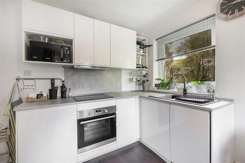 1 bedroom flat for sale, Culvert Road, SW11