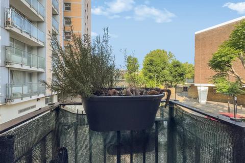 1 bedroom flat for sale, Culvert Road, SW11
