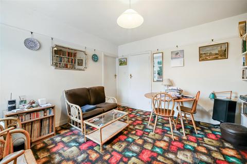 2 bedroom flat for sale, Pixham Court, Wimbledon SW19