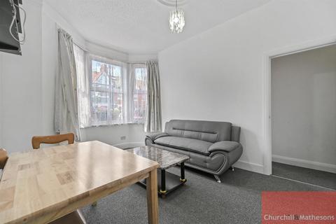 2 bedroom flat for sale, Maybury Gardens, London