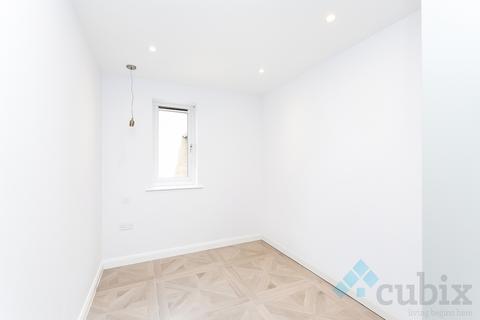 2 bedroom flat to rent, Searles Road, London SE1