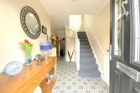 10 Beech Avenue, Grimsby, DN33 2AZ