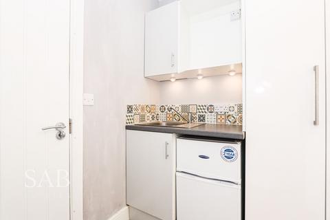undefined, Long Lane, Hillingdon, UB10
