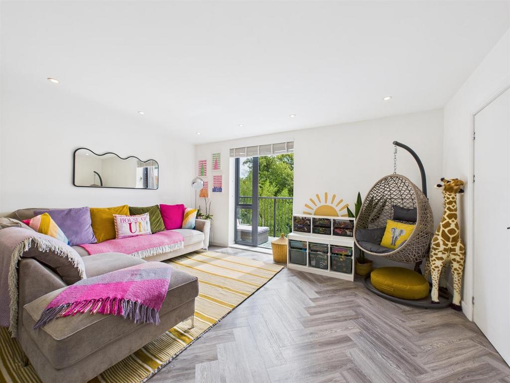 CAM02885 G0-PR0454-STILL007.jpg