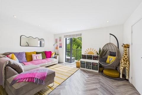 undefined, Iron Railway Close, Coulsdon CR5