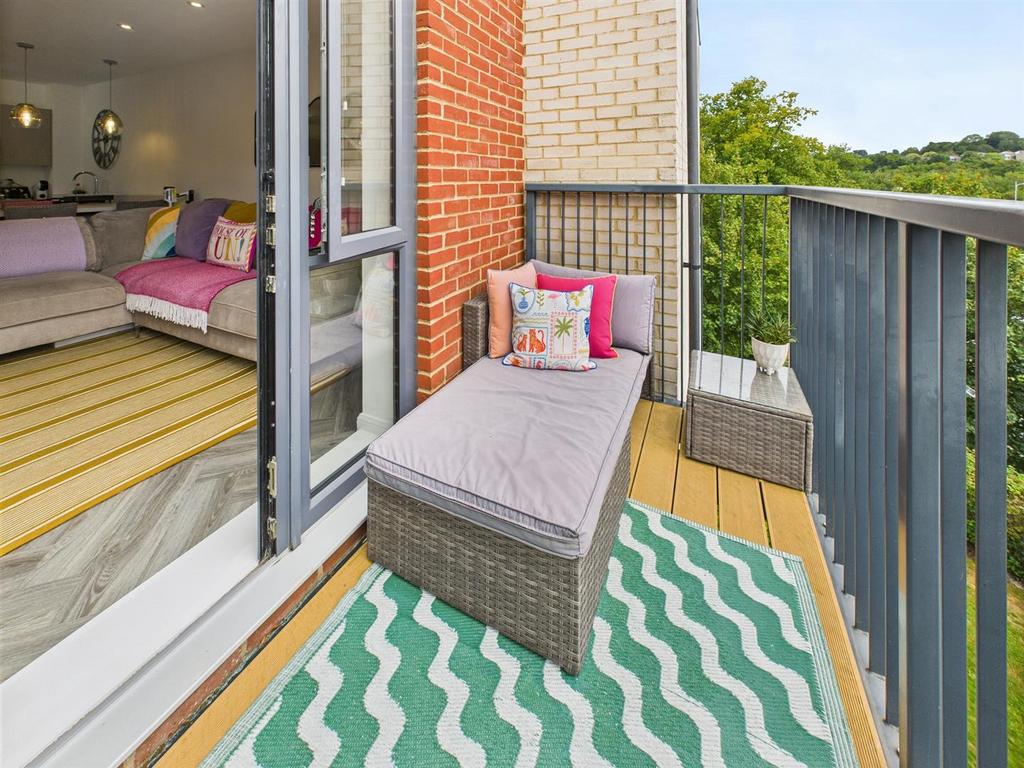 CAM02885 G0-PR0454-STILL012.jpg