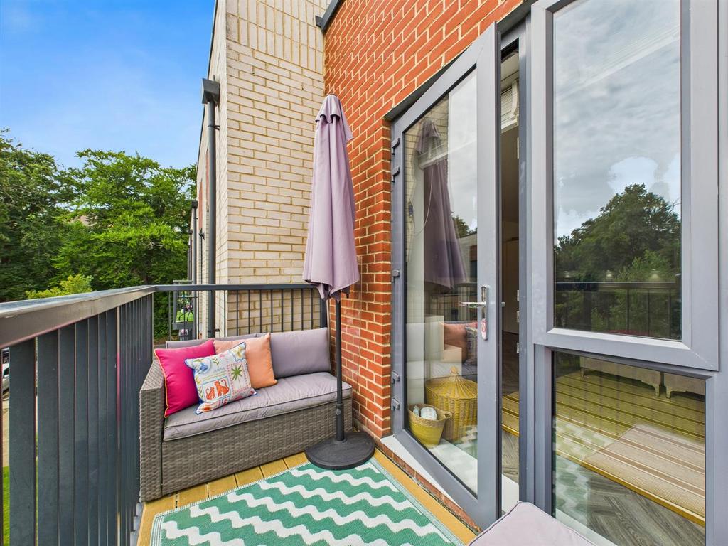 CAM02885 G0-PR0454-STILL013.jpg