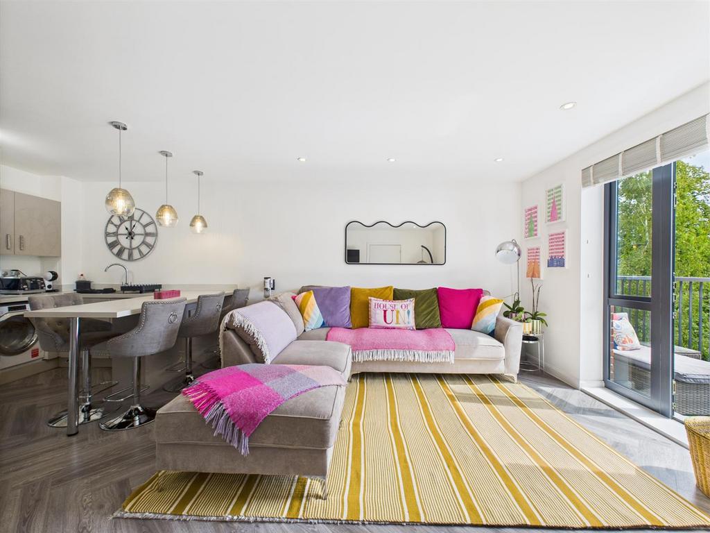 CAM02885 G0-PR0454-STILL008.jpg