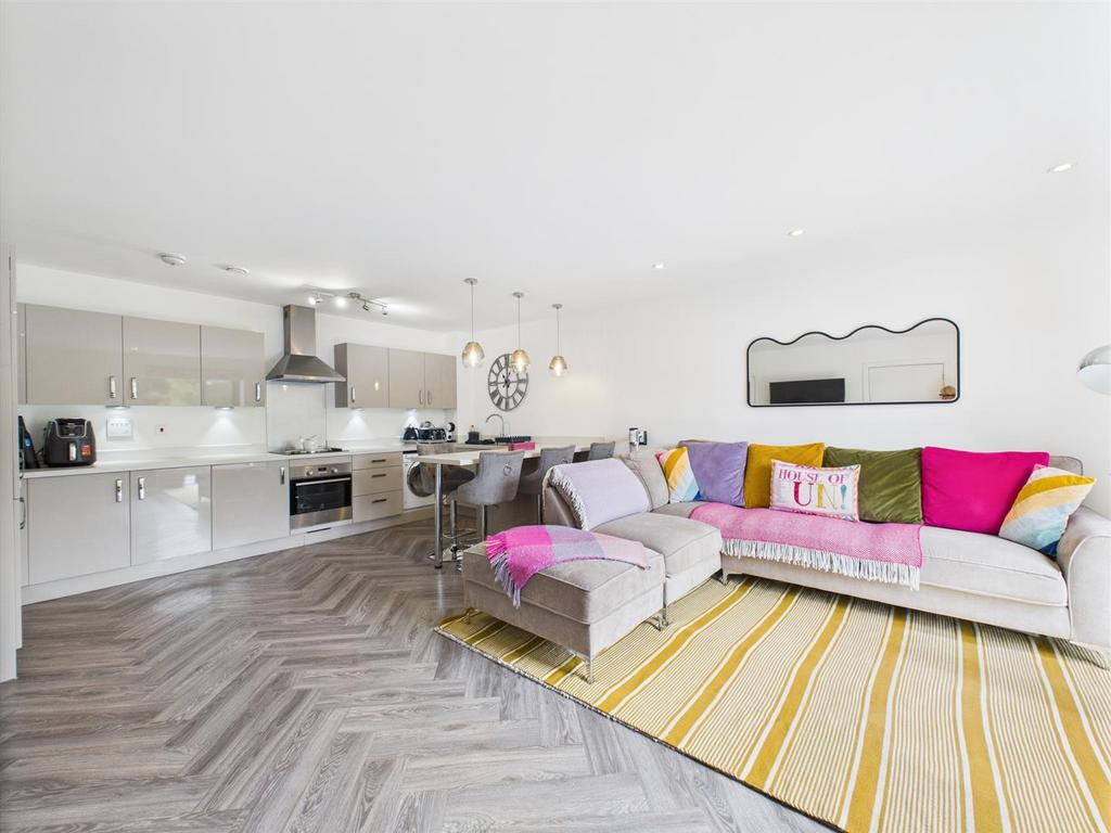 CAM02885 G0-PR0454-STILL009.jpg