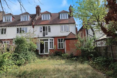 Ravenscroft Avenue, Golders Green, NW11