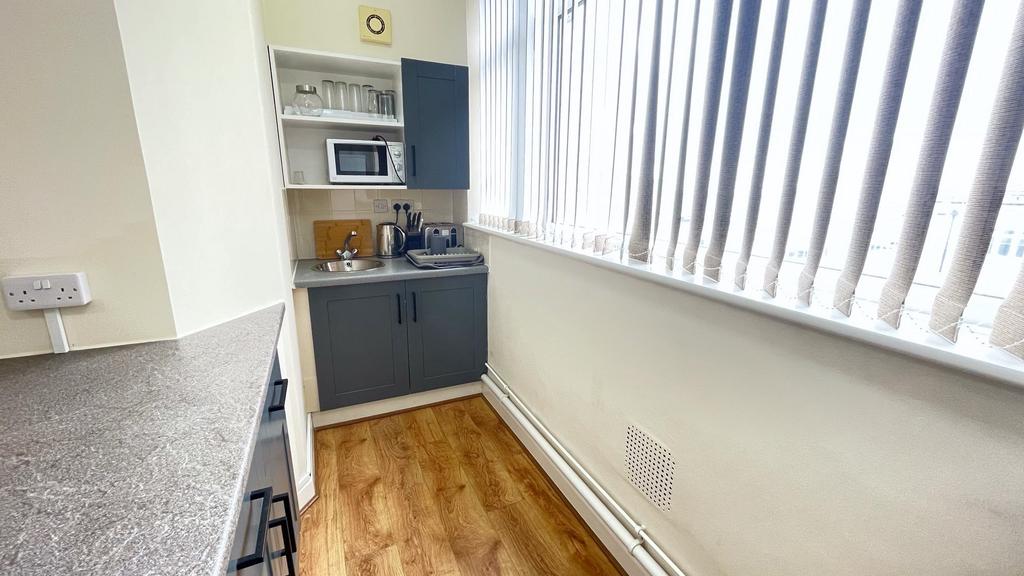 Kitchenette 1