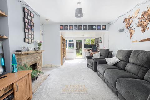 28a Buckhurst Way, East Grinstead, RH19 2AF