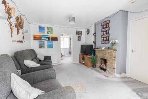 28a Buckhurst Way, East Grinstead, RH19 2AF