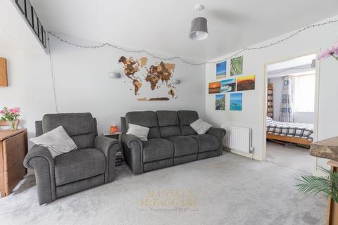 28a Buckhurst Way, East Grinstead, RH19 2AF