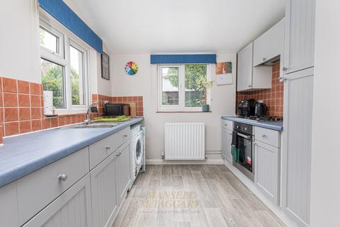 28a Buckhurst Way, East Grinstead, RH19 2AF