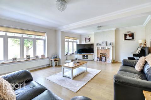 4 bedroom end of terrace house for sale, Aldergrove Walk, Hornchurch