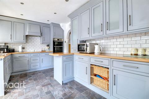 4 bedroom end of terrace house for sale, Aldergrove Walk, Hornchurch