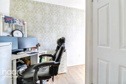 4 bedroom end of terrace house for sale, Aldergrove Walk, Hornchurch
