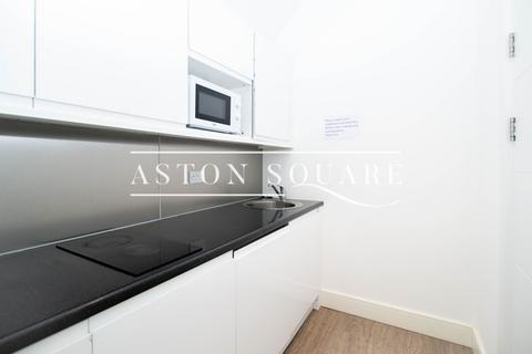 Studio to rent, Cann Hall Road, London E11