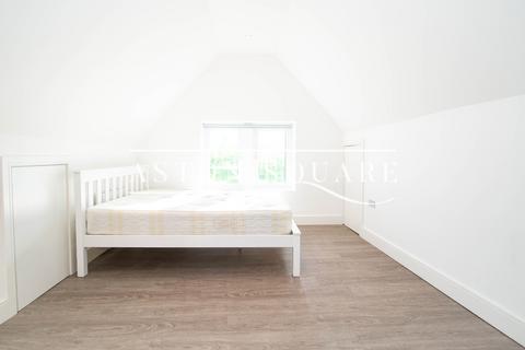 Studio to rent, Cann Hall Road, London E11