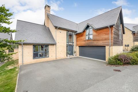 35 Lake Drive, Weldon, Corby, NN17 3FE