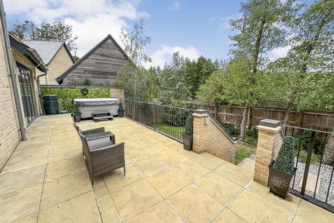 35 Lake Drive, Weldon, Corby, NN17 3FE