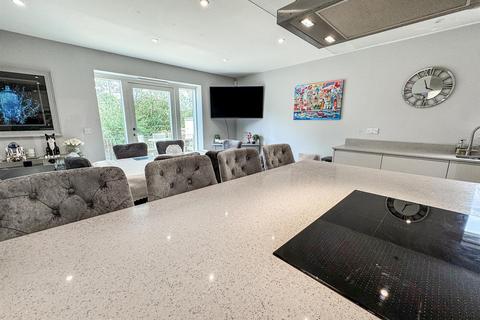 35 Lake Drive, Weldon, Corby, NN17 3FE