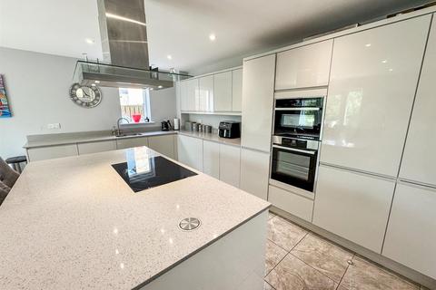 35 Lake Drive, Weldon, Corby, NN17 3FE
