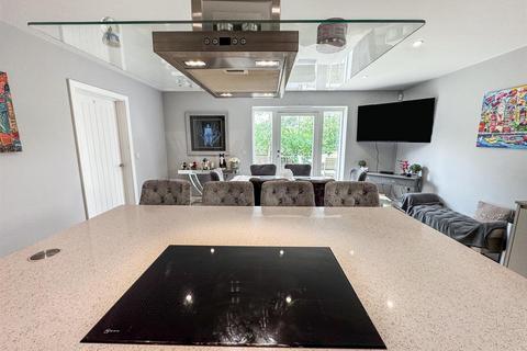 35 Lake Drive, Weldon, Corby, NN17 3FE