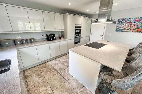 35 Lake Drive, Weldon, Corby, NN17 3FE