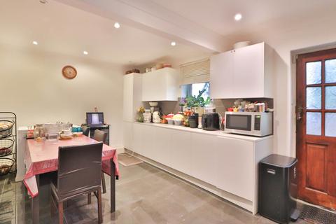 2 Thetford Road, New Malden, KT3 5DN
