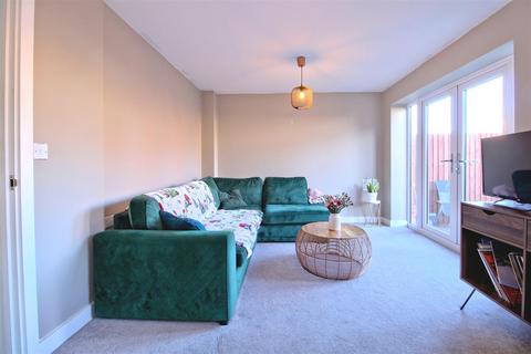3 bedroom terraced house for sale, Victoria Close, King's Lynn