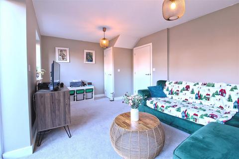 3 bedroom terraced house for sale, Victoria Close, King's Lynn