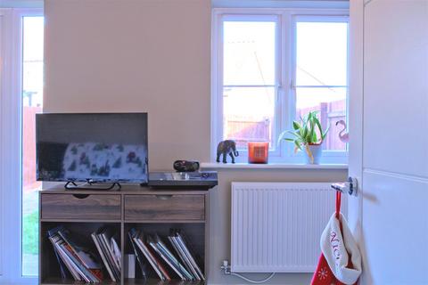 3 bedroom terraced house for sale, Victoria Close, King's Lynn