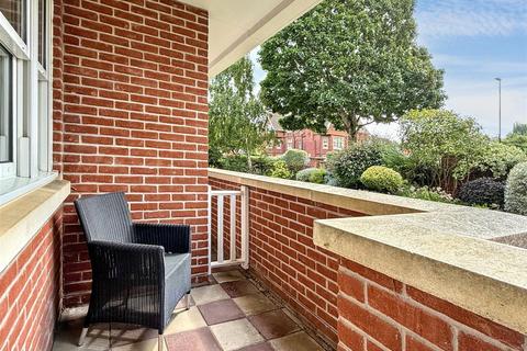 2 bedroom flat for sale, Granville Road, Eastbourne