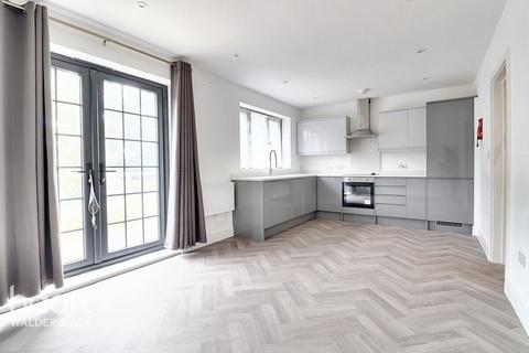 3 bedroom apartment for sale, Lordswood Lane, Chatham