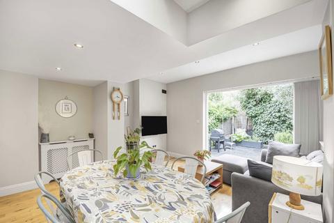 2 bedroom flat for sale, Hannington Road, London SW4