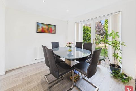 4 bedroom detached house for sale, Kirby Drive, Luton LU3