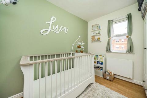 2 bedroom flat for sale, Massingberd Way, London SW17