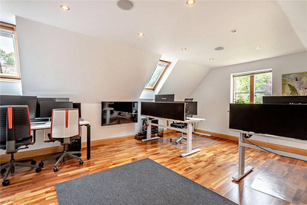 Bedroom 6 /Office