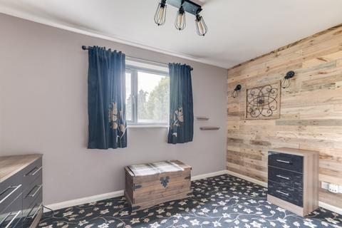 4 bedroom semi-detached house to rent, Hodge Hill Avenue, Stourbridge, West Midlands, DY9