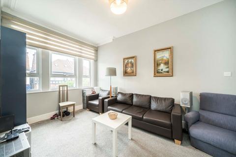 3 bedroom flat for sale, Cherington Road, London W7