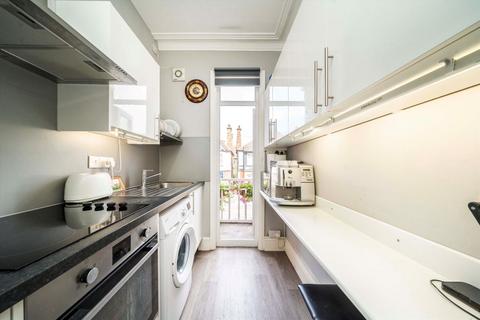 3 bedroom flat for sale, Cherington Road, London W7