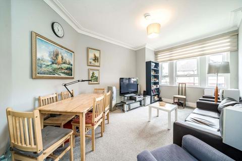 3 bedroom flat for sale, Cherington Road, London W7