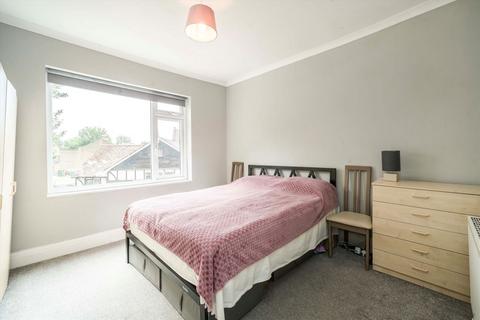 3 bedroom flat for sale, Cherington Road, London W7