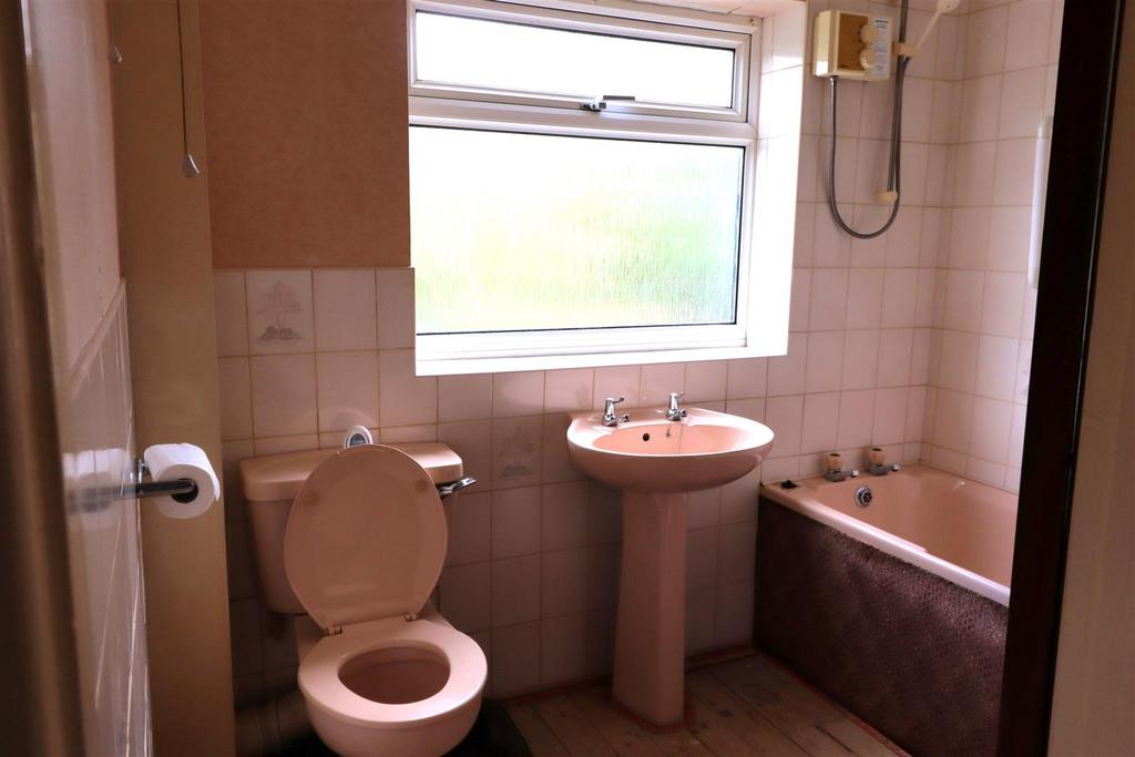 Bathroom.JPG