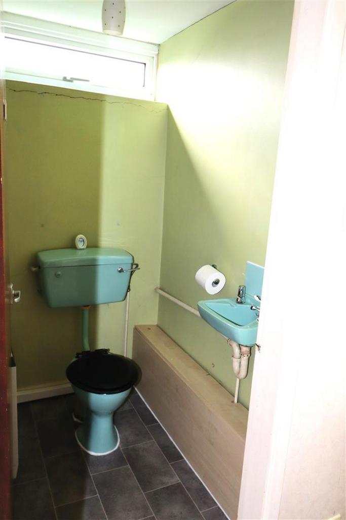 Cloak room2.JPG