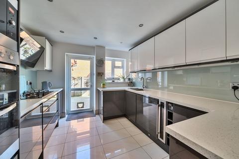 4 bedroom detached house for sale, Rickman Hill, Coulsdon CR5