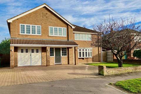 5 bedroom detached house for sale, Buxton Avenue, Gorleston