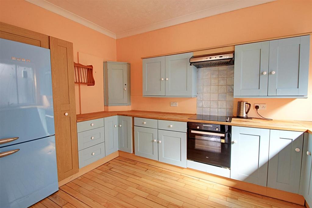 Kitchen 2.jpg